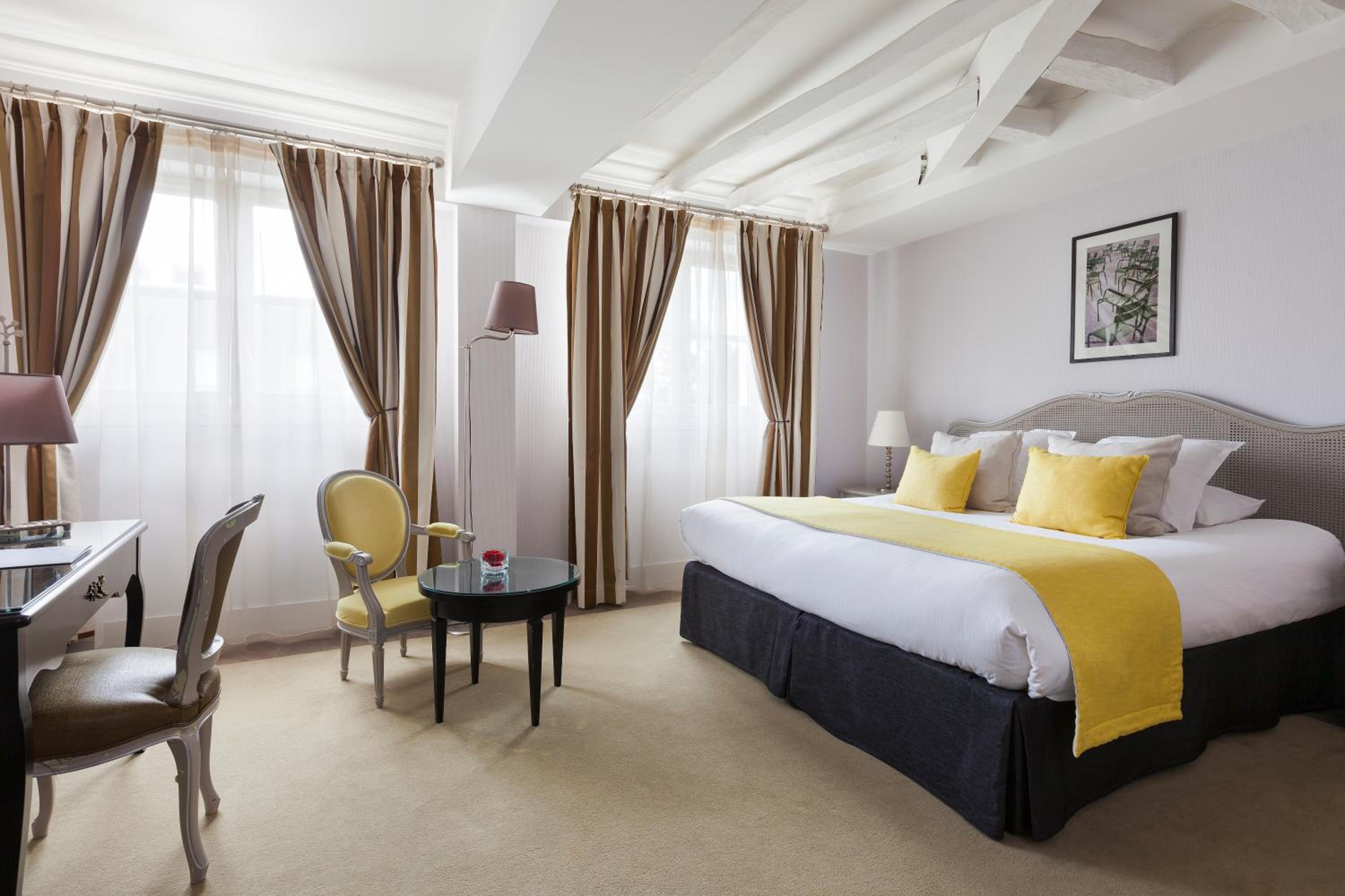 Castle, Junior Suite, Queen Bed