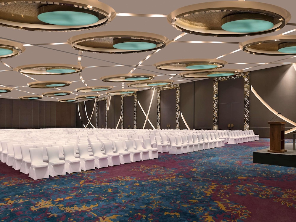 Pullman New Delhi Aerocity 38/47
