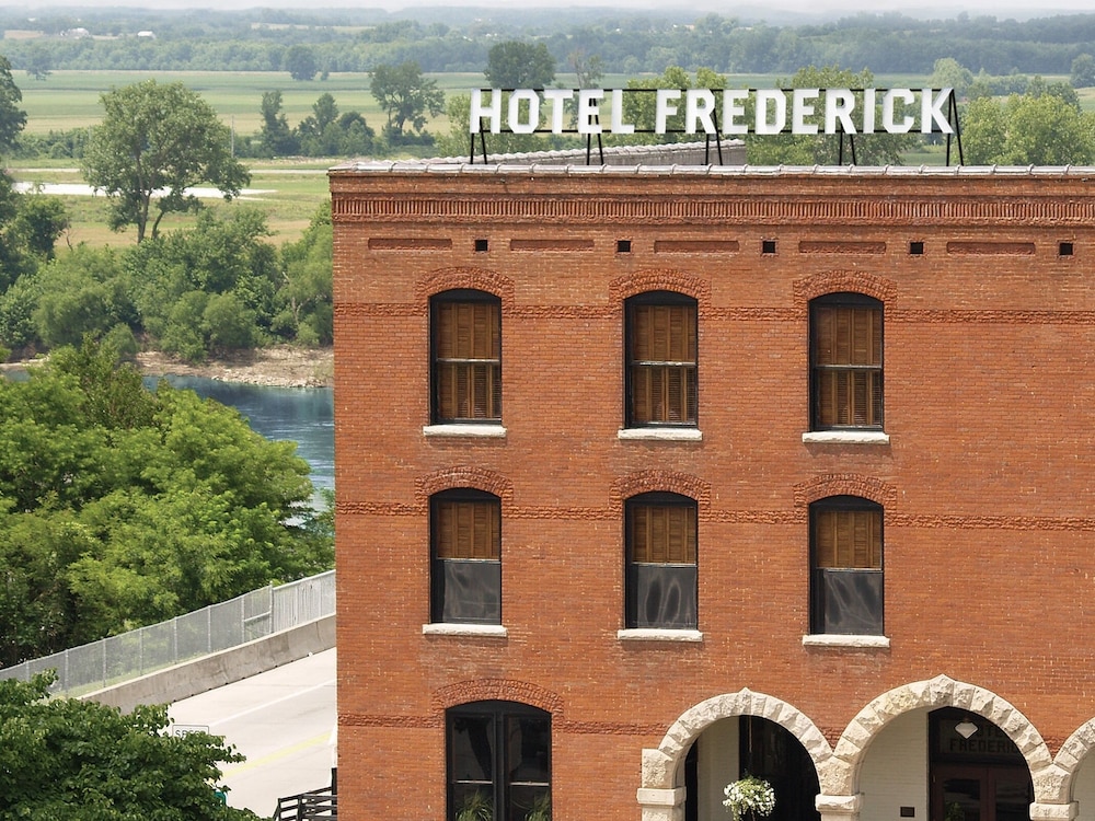 Hotel Frederick 1/50