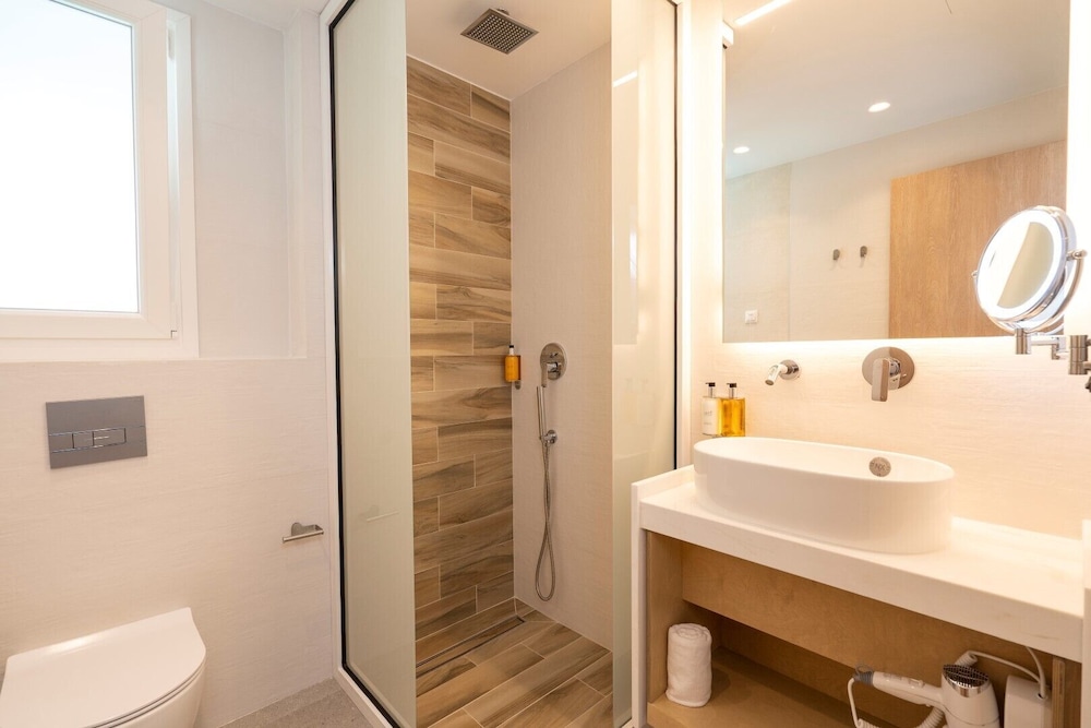 Mirablue Deluxe Residences 47/50