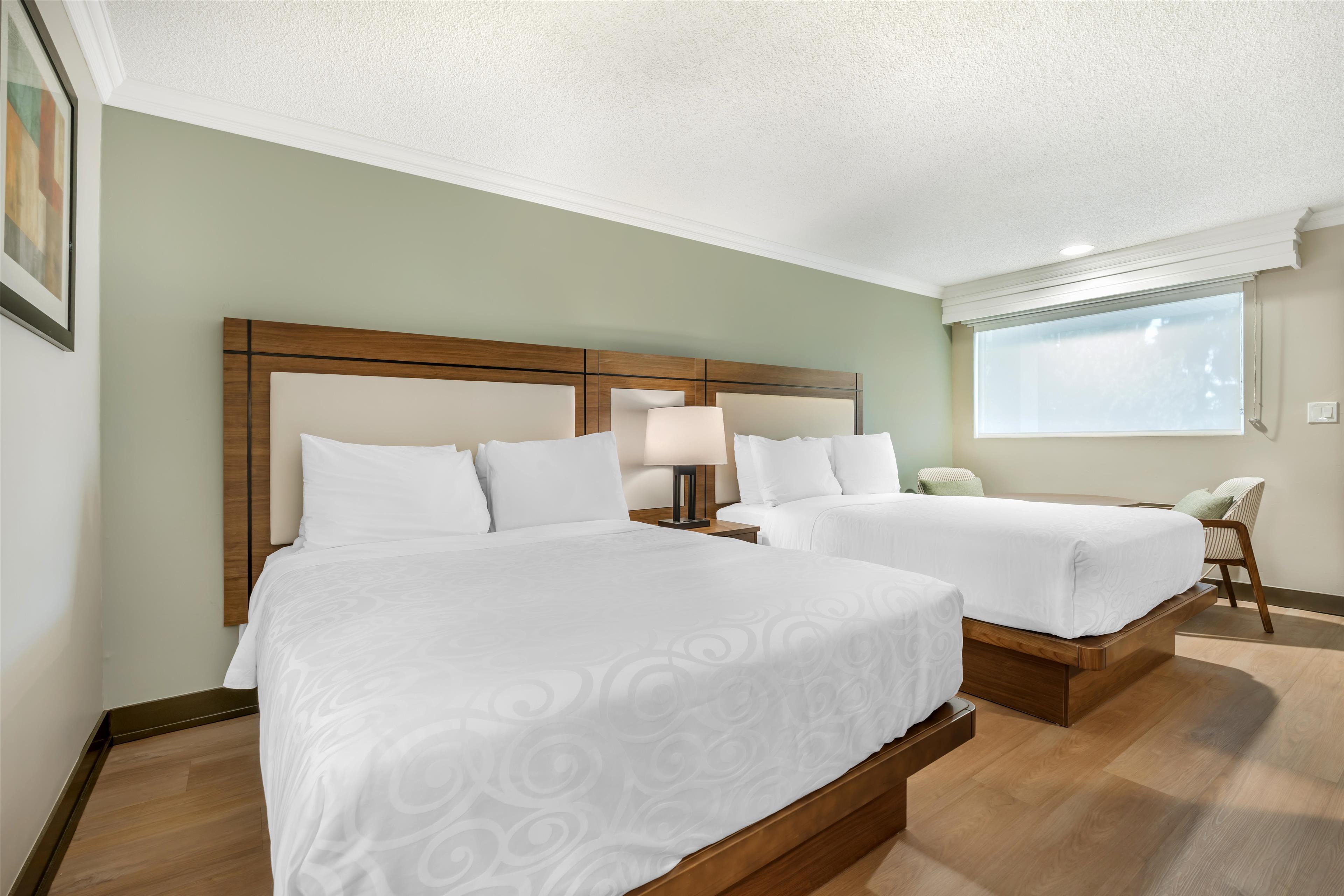 غرفة رباعية بسريرين كوين