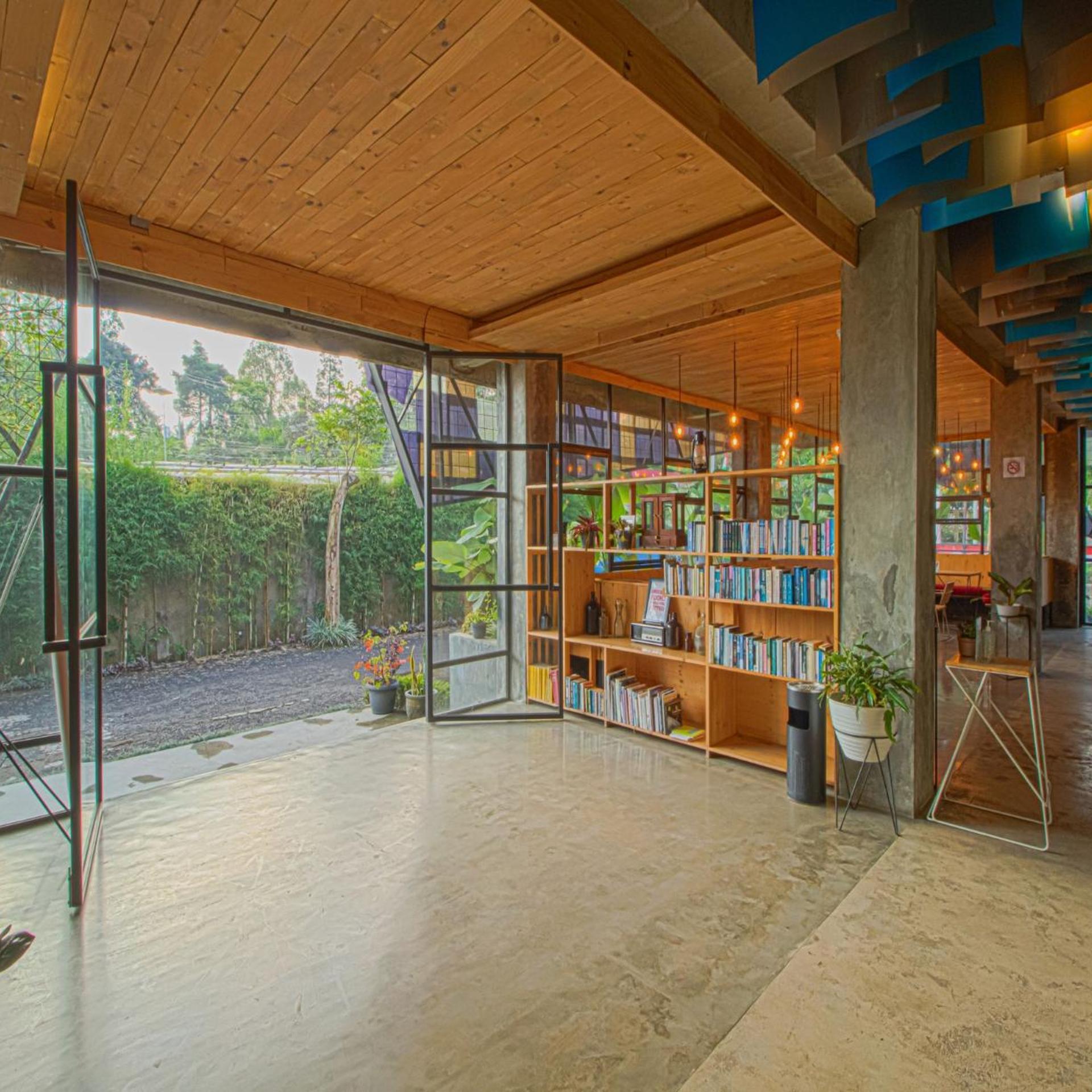 D Journey Hotel 49/59