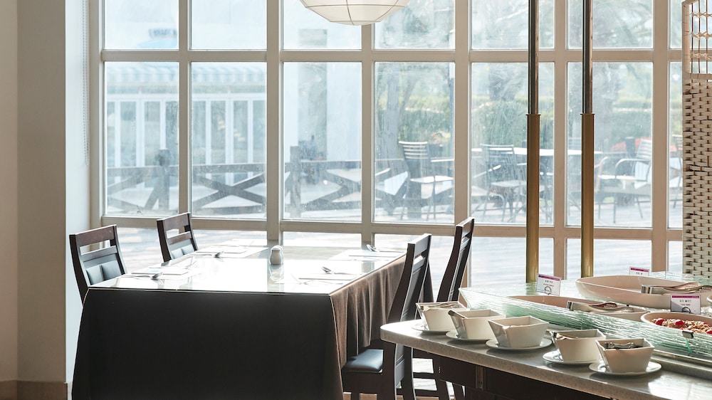 The Suites Hotel Jeju 55/73