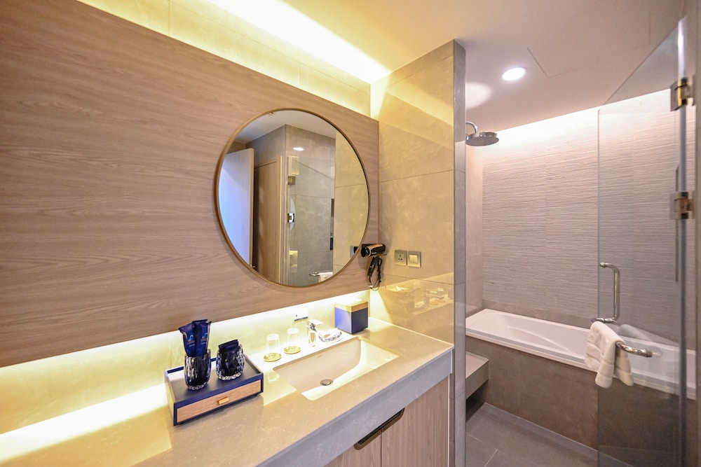 2 Bedrooms, Suite, 1 King and 1 Single Beds, Pool Access، S. Sriracha Hotel and Residence 4/5