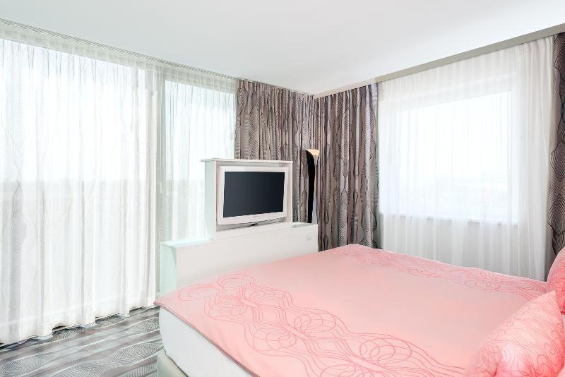 Nhow, Junior Suite, with Extra Bed, River View
