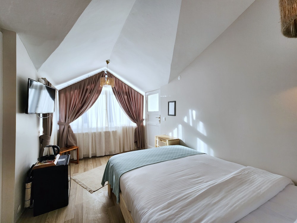Aya Butik Otel Büyükada 12/50