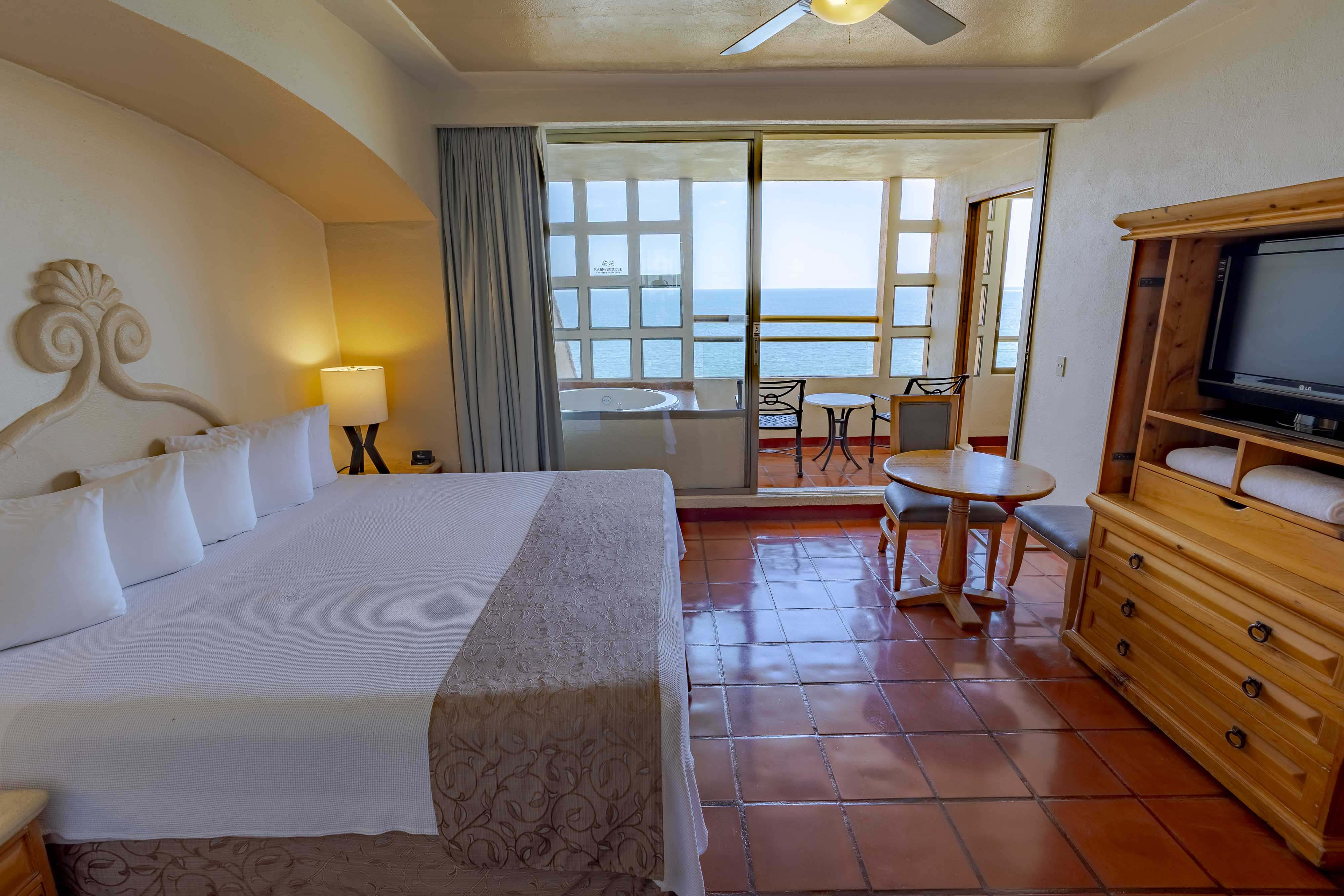 Deluxe, Suite, 2 King Beds, Ocean View, 3 Bathrooms, Living Area, Hot Tub, Kitchen