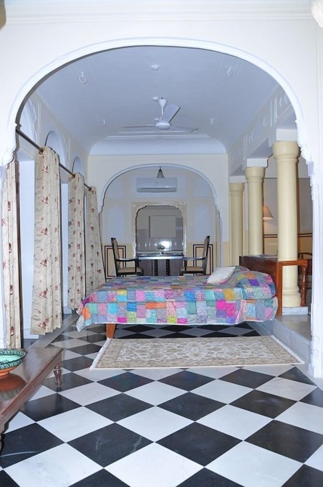 Khatu Haveli 10/61