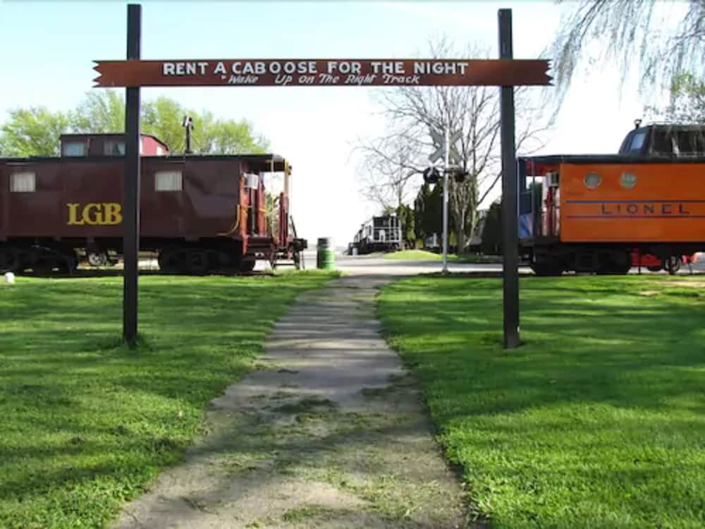 Red Caboose Motel 42/50