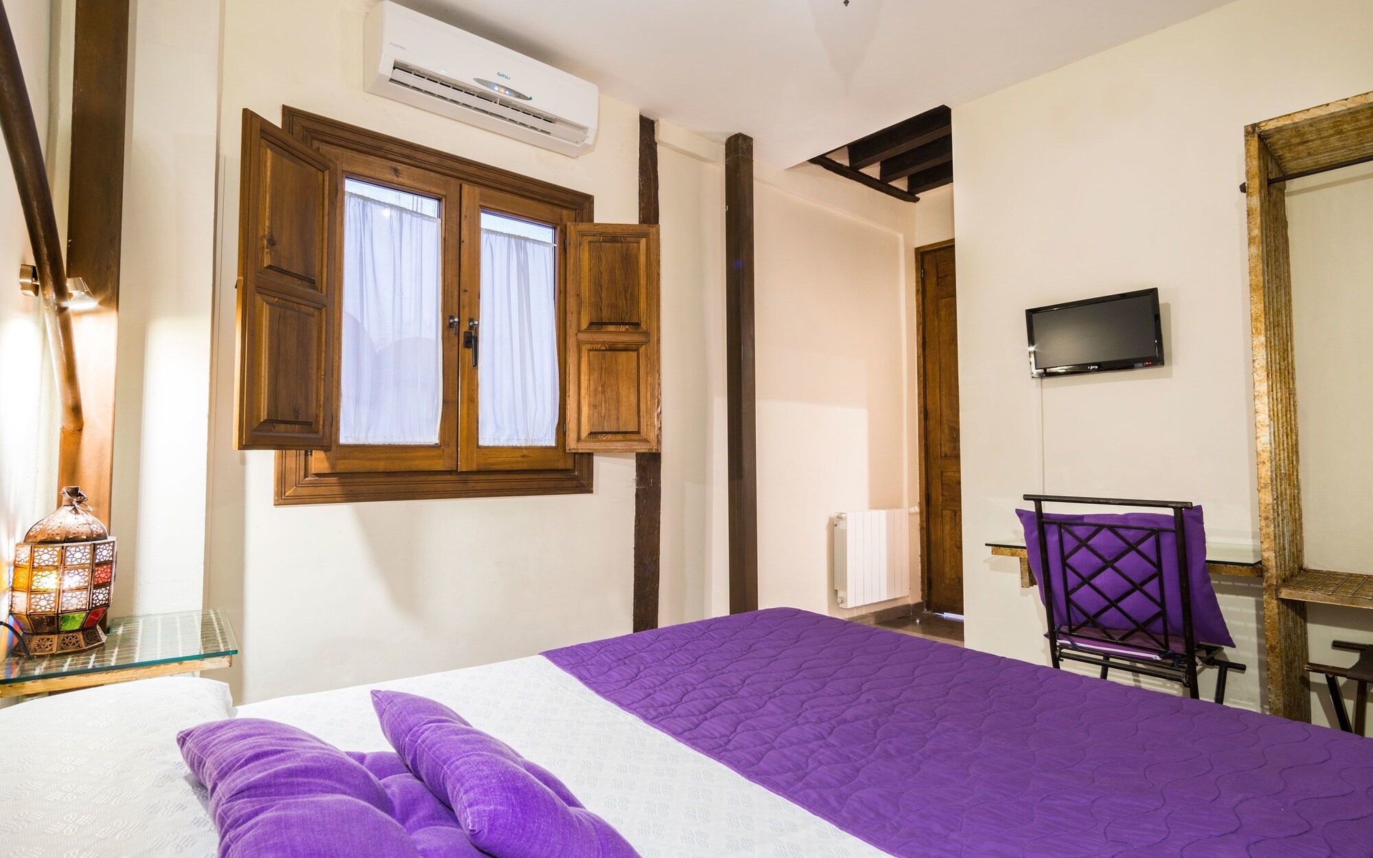 INTERIOR, BASIC, DOUBLE BED