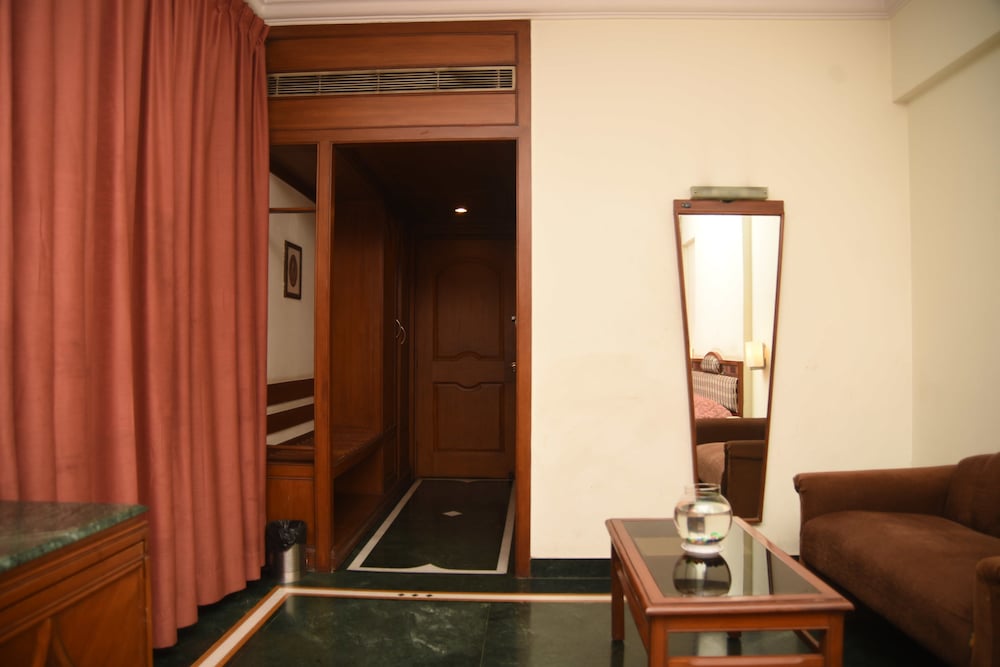 Maurya Hotel 28/66
