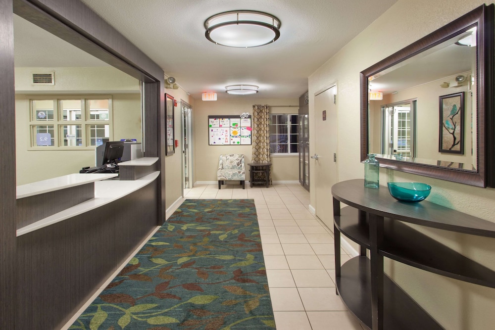 Sonesta Simply Suites Phoenix Tempe 9/37