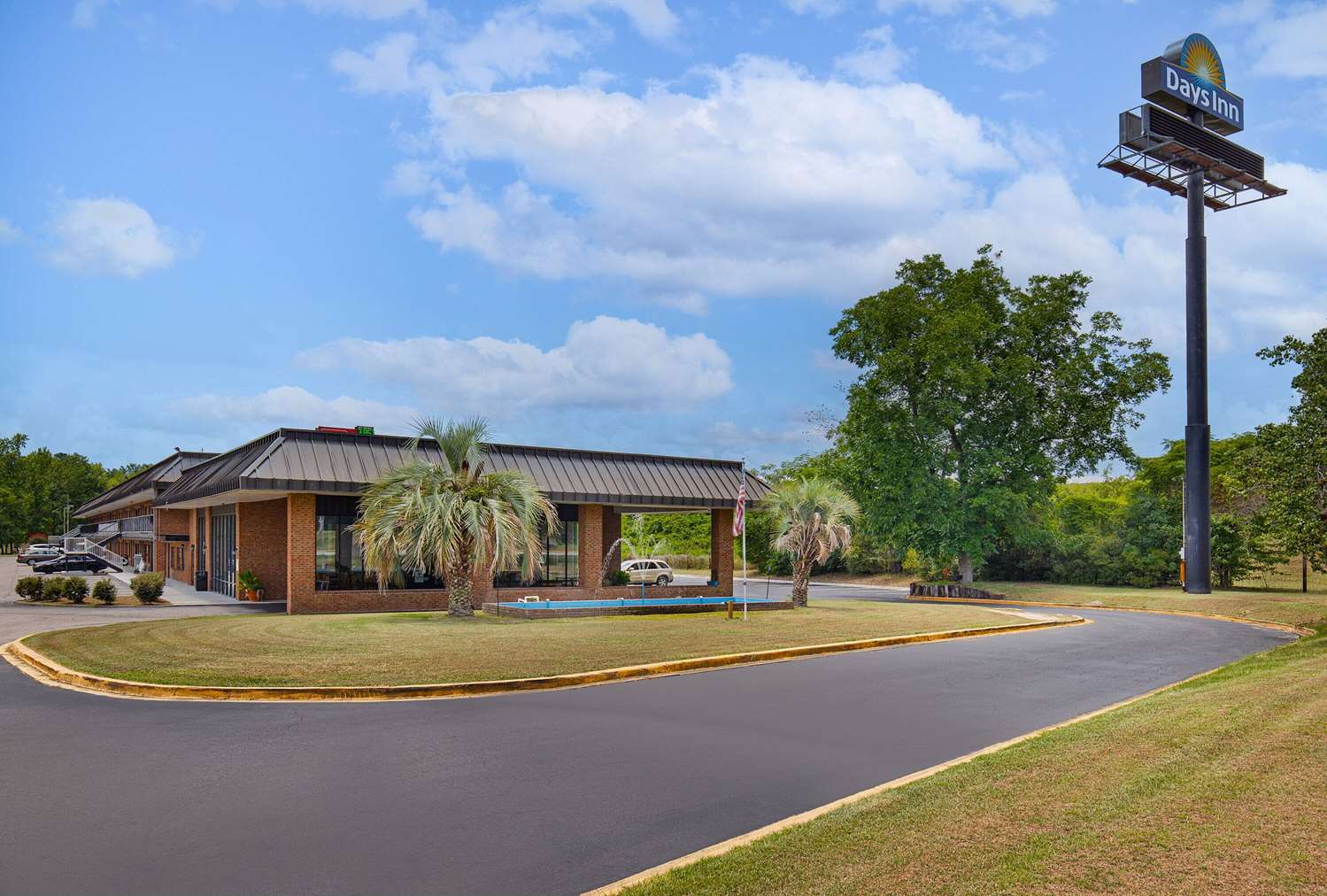 Days Inn by Wyndham - St. George, SC 39/41