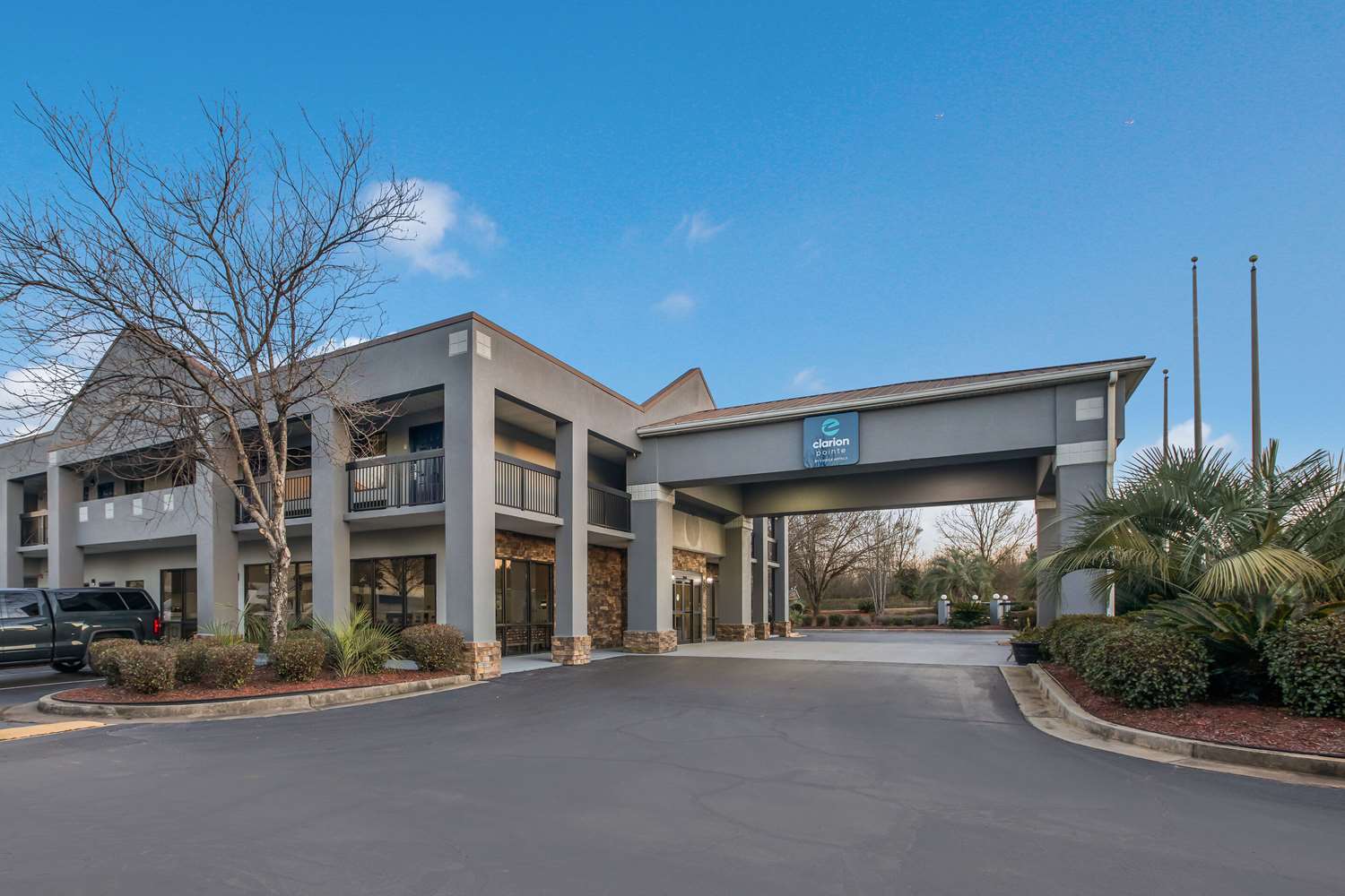 Clarion Pointe Forsyth I-75 10/39