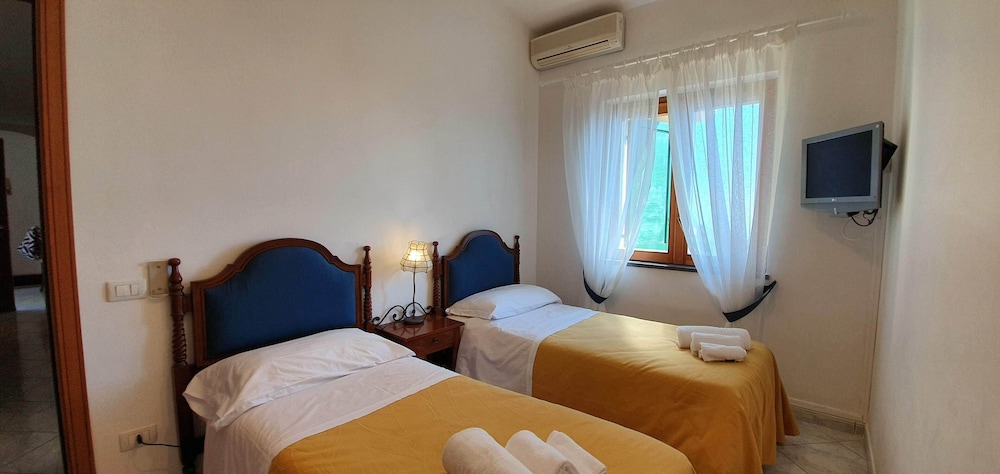 3 BEDROOMS, FAMILY, VILLA, SEA VIEW, POOL SIDE