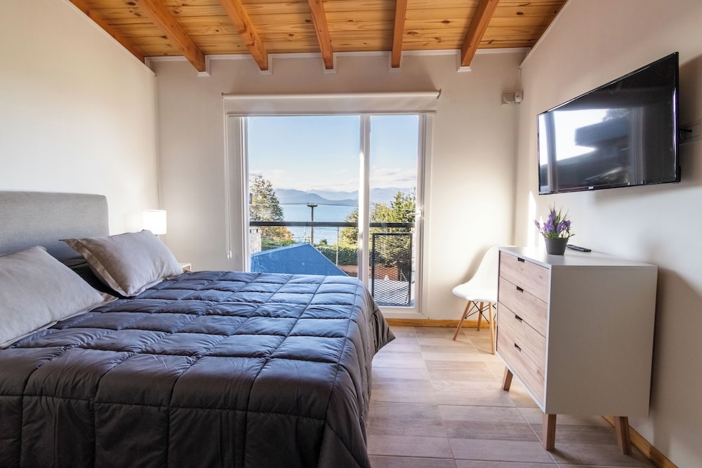 SUPERIOR, DOUBLE BED, LAKE VIEW