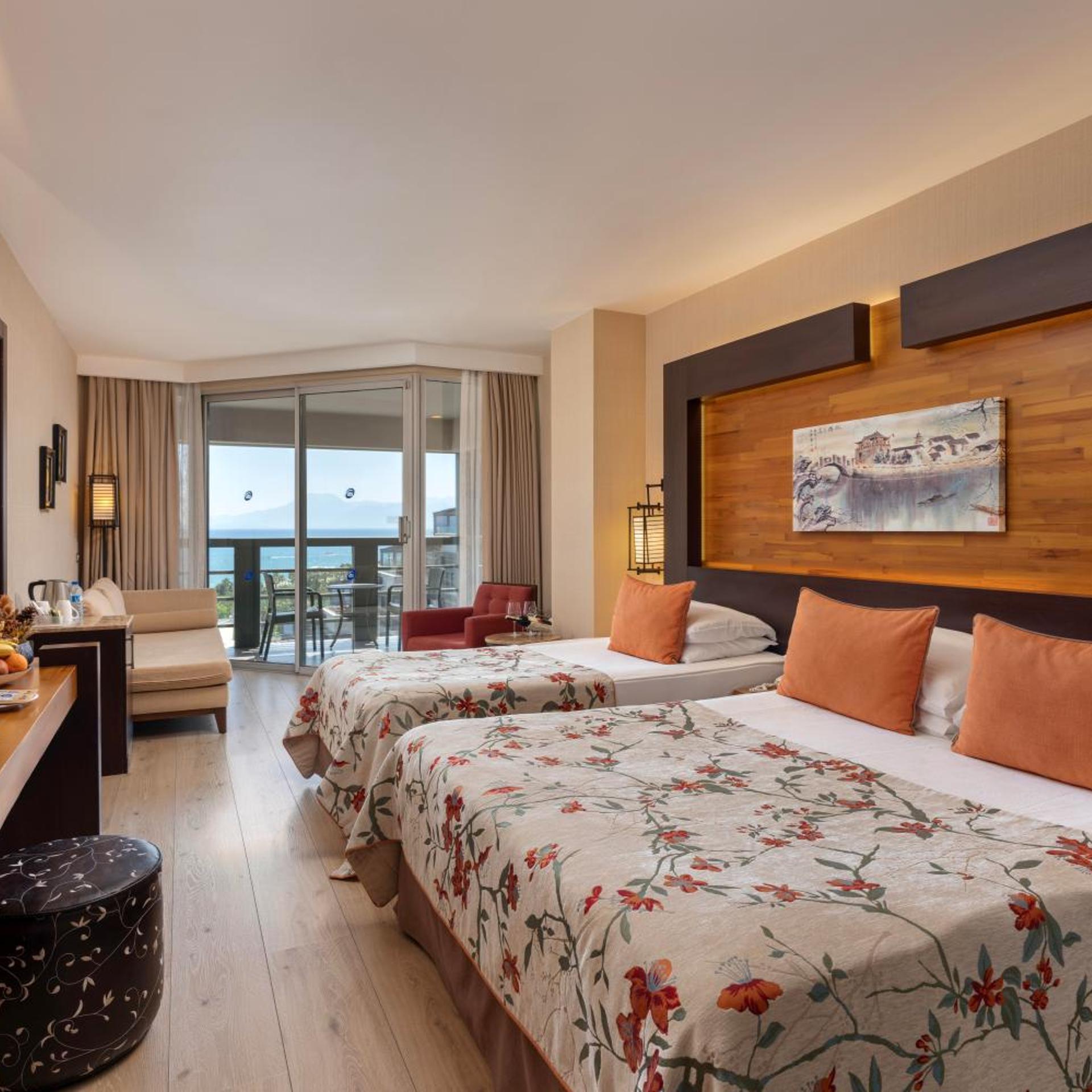 غرفة ديلوكس ثلاثية بإطلالة على البحر، Limak Lara De Luxe Hotel and Resort 2/7