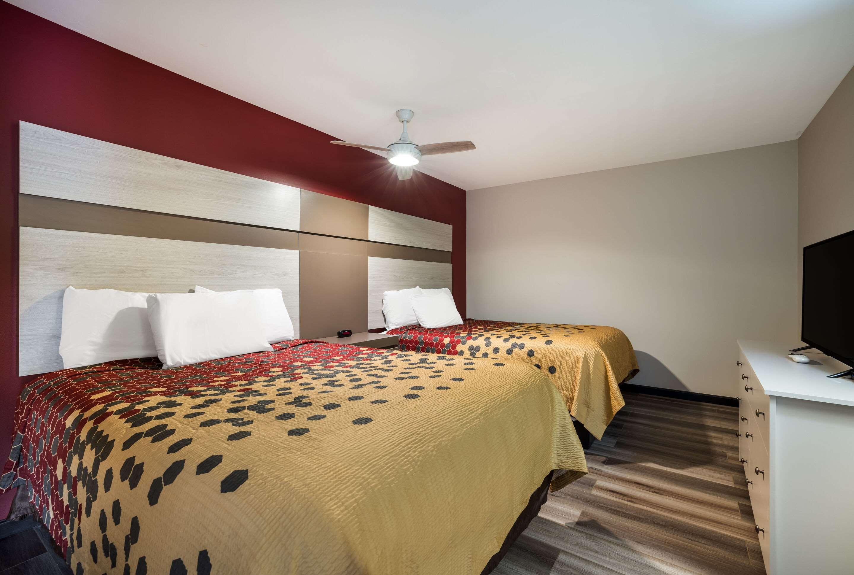 Efficiency, 2 Queen Beds
