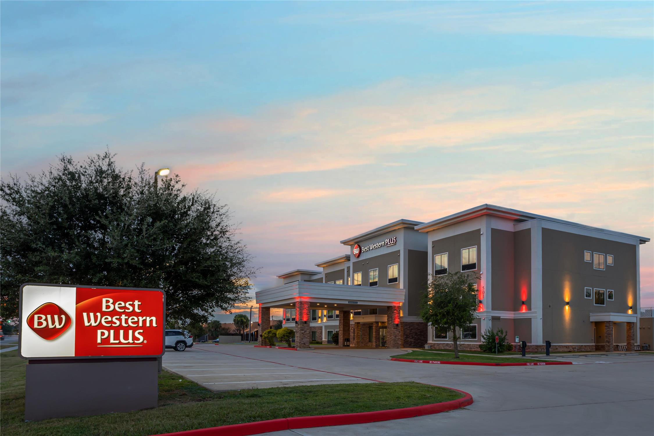 Best Western Plus Bay City Inn & Suites 3/44
