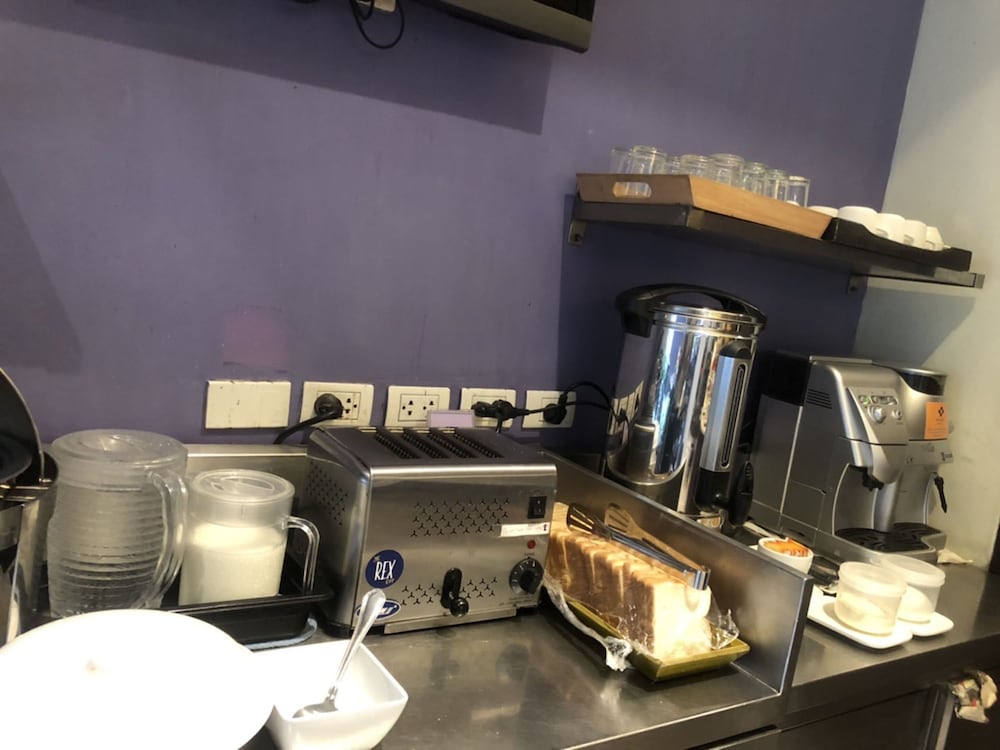 Sawasdee Hotel At Sukhumvit Soi 8 32/48