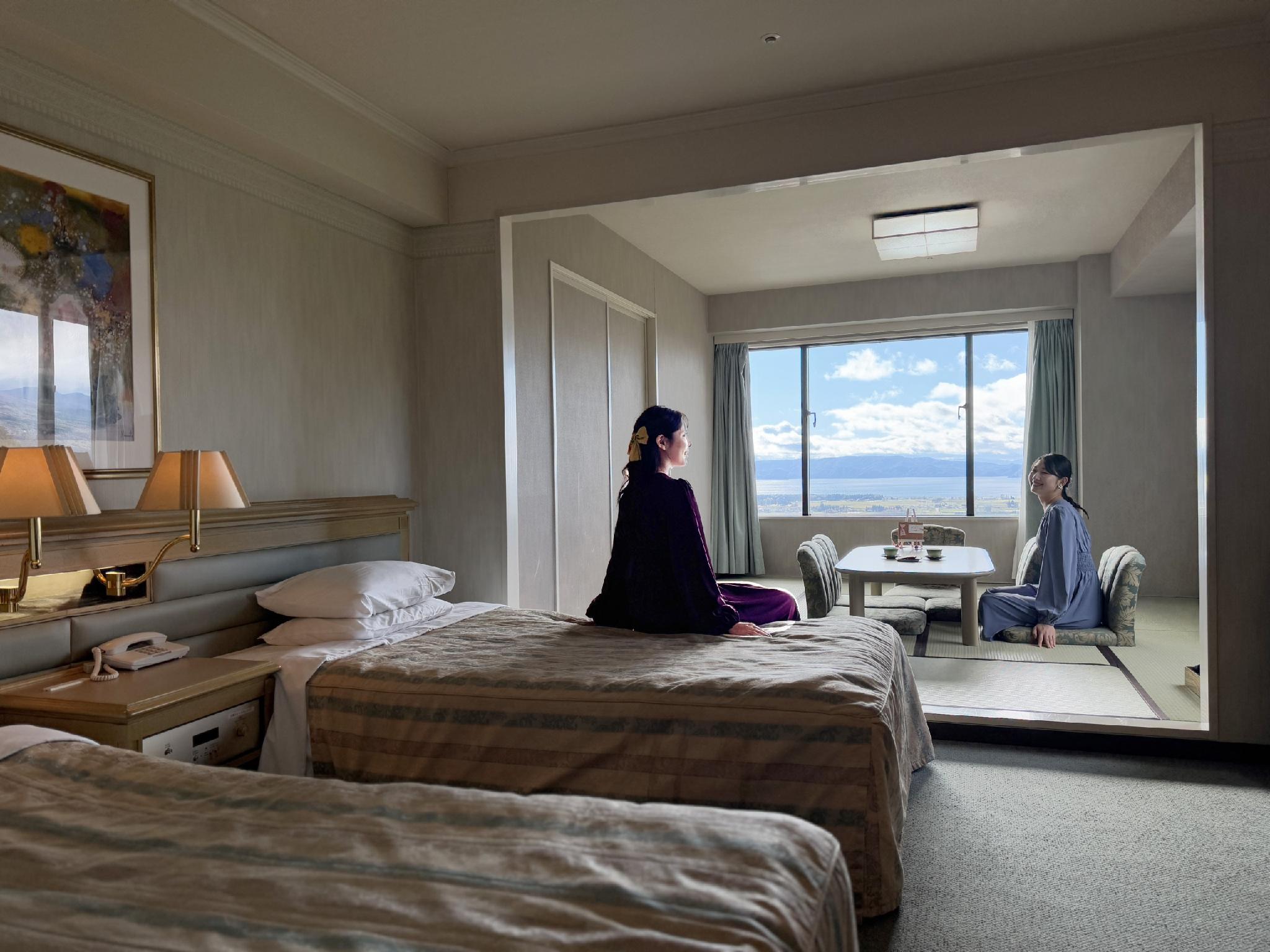 Oriental, Twin Beds, Bathtub