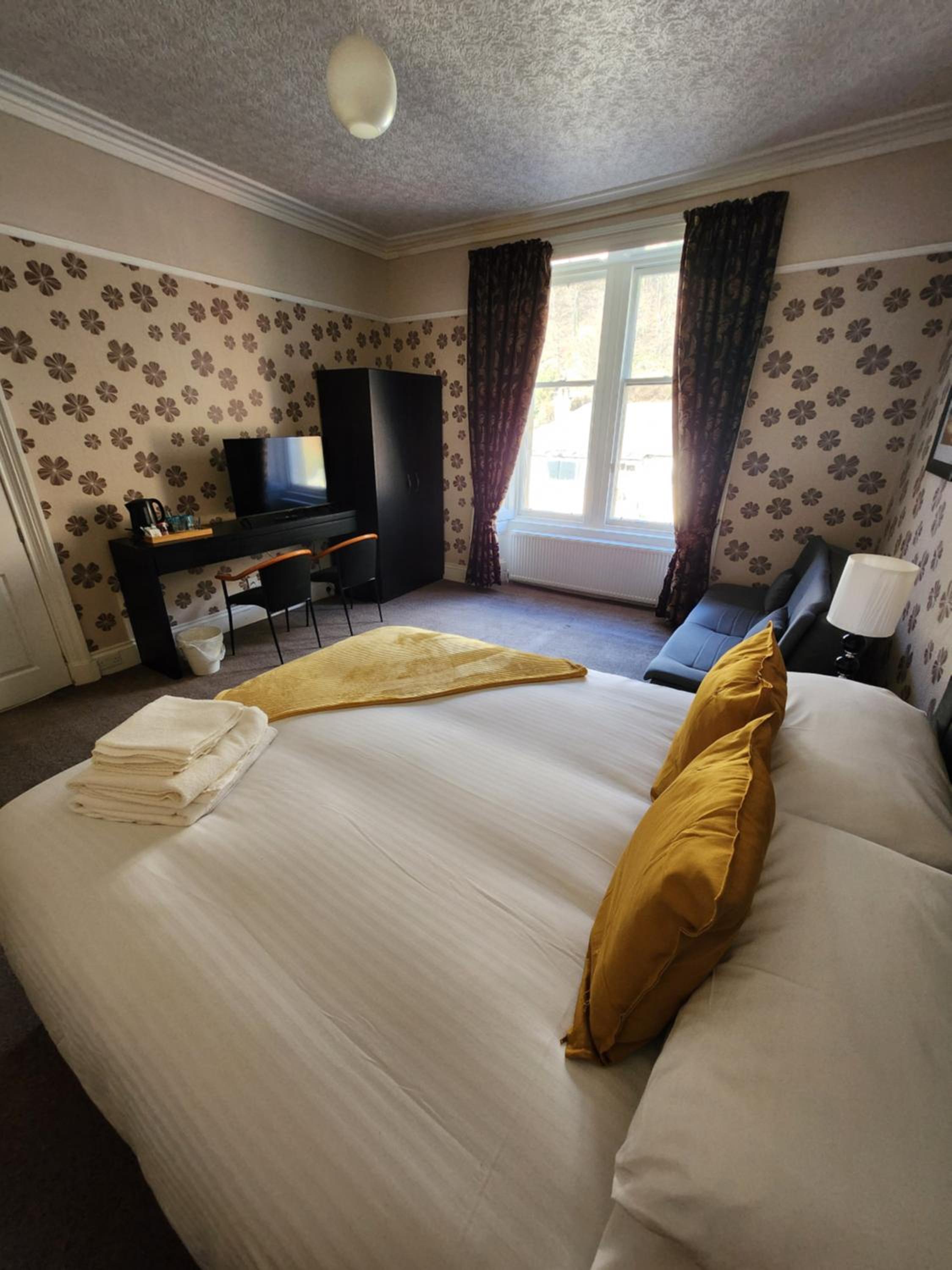 KINGS KNOLL HOTEL 12/53