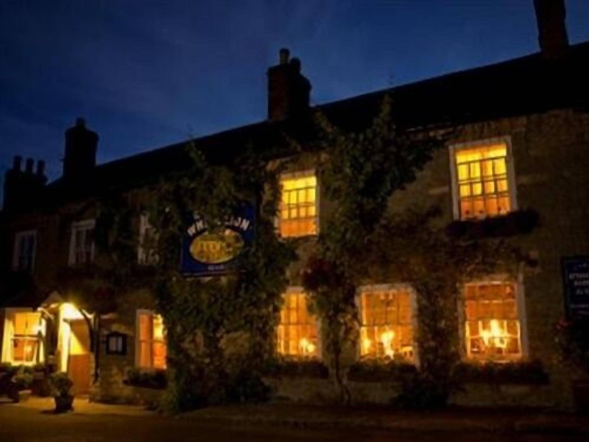 The White Lion Inn 2/15