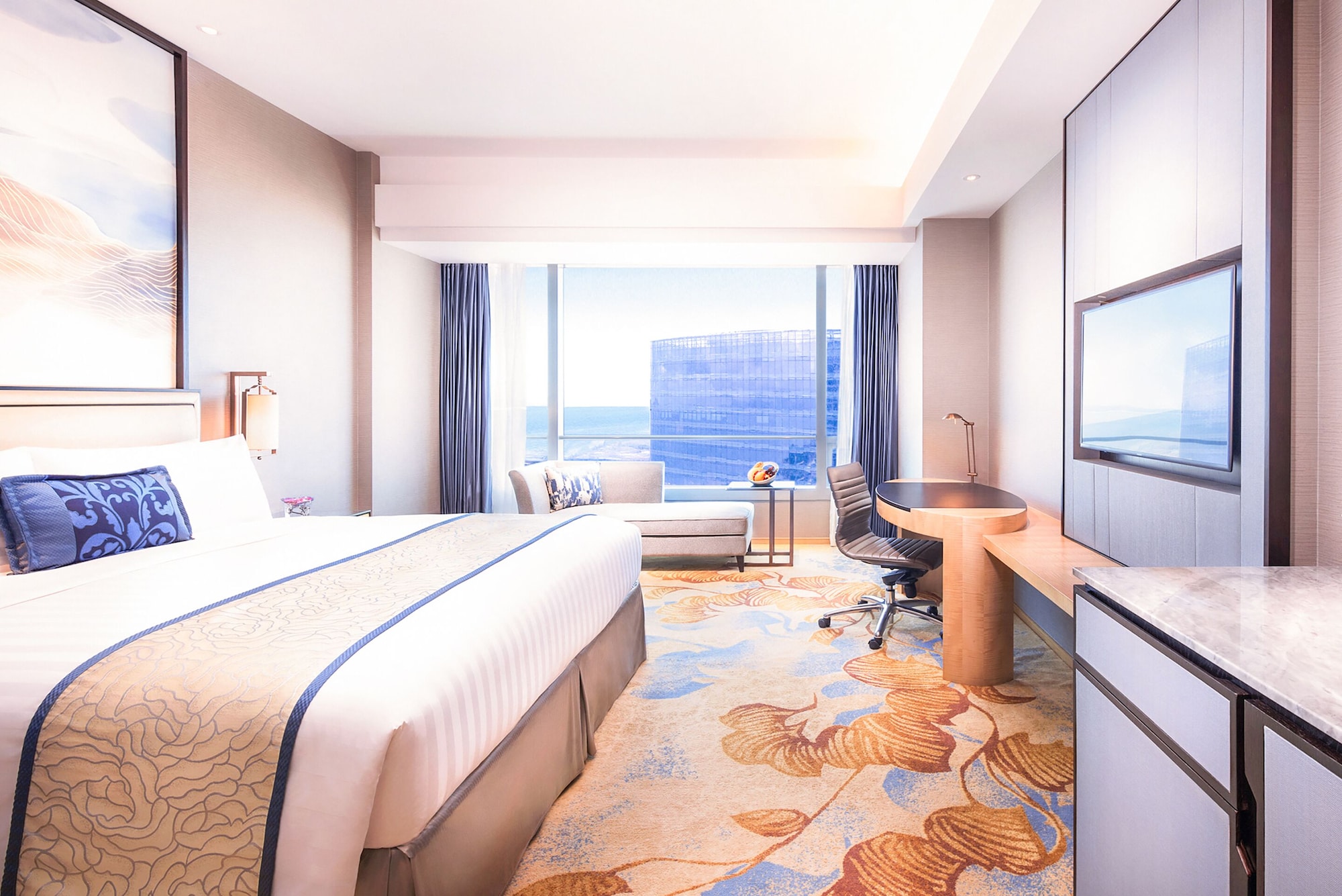 Deluxe, King Bed