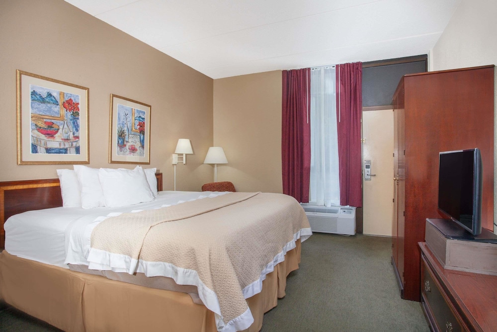 Days Inn By Wyndham Statesboro 13/22