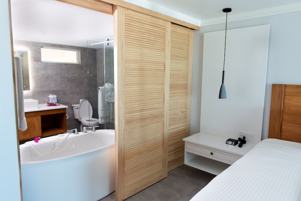 Abaco Beach Resort At Boat Harbor 37/100