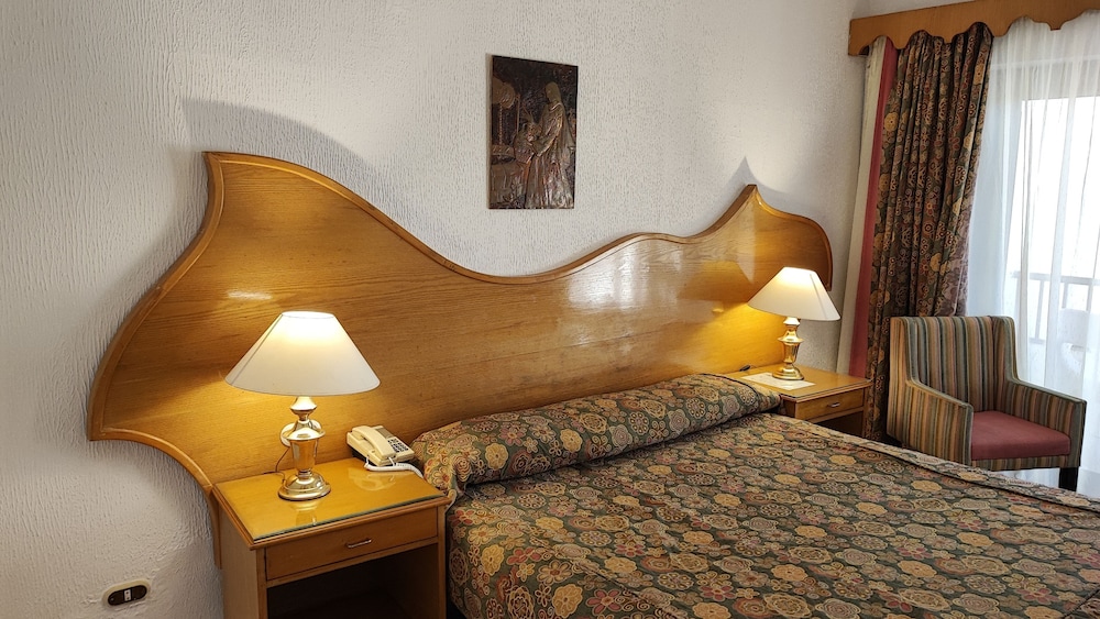 Turquoise Beach Hotel 12/50
