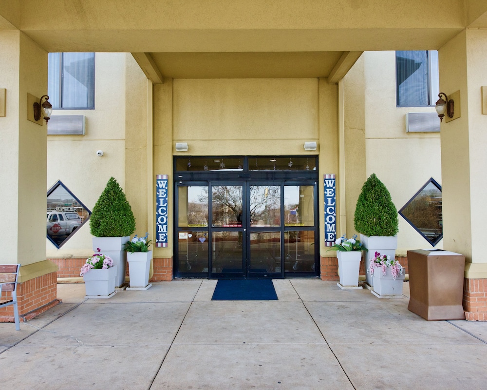 Holiday Inn Express Suites St Louis West Fenton 8/65
