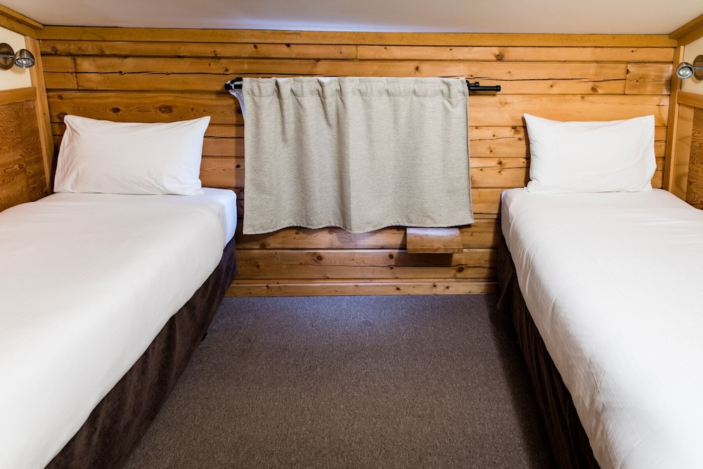Glacier House Resort 21/36