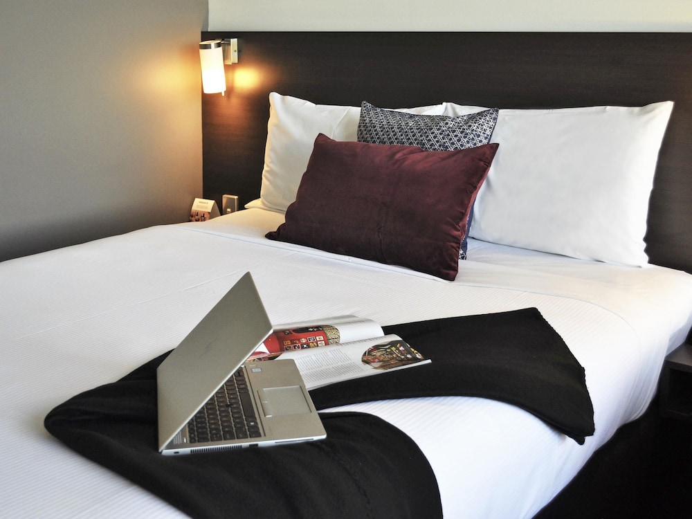 IBIS MELBOURNE GLEN WAVERLEY 43/76