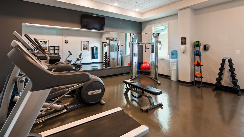 Best Western Plus Winnipeg Airport Hotel 20/45