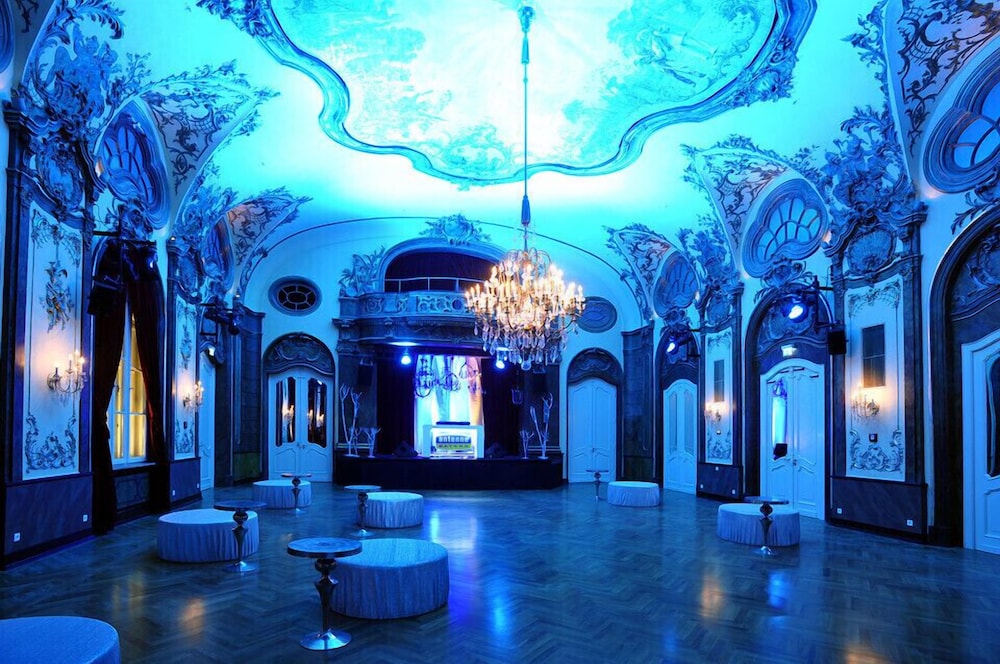 Hotel Deutsches Theater Downtown 5/34
