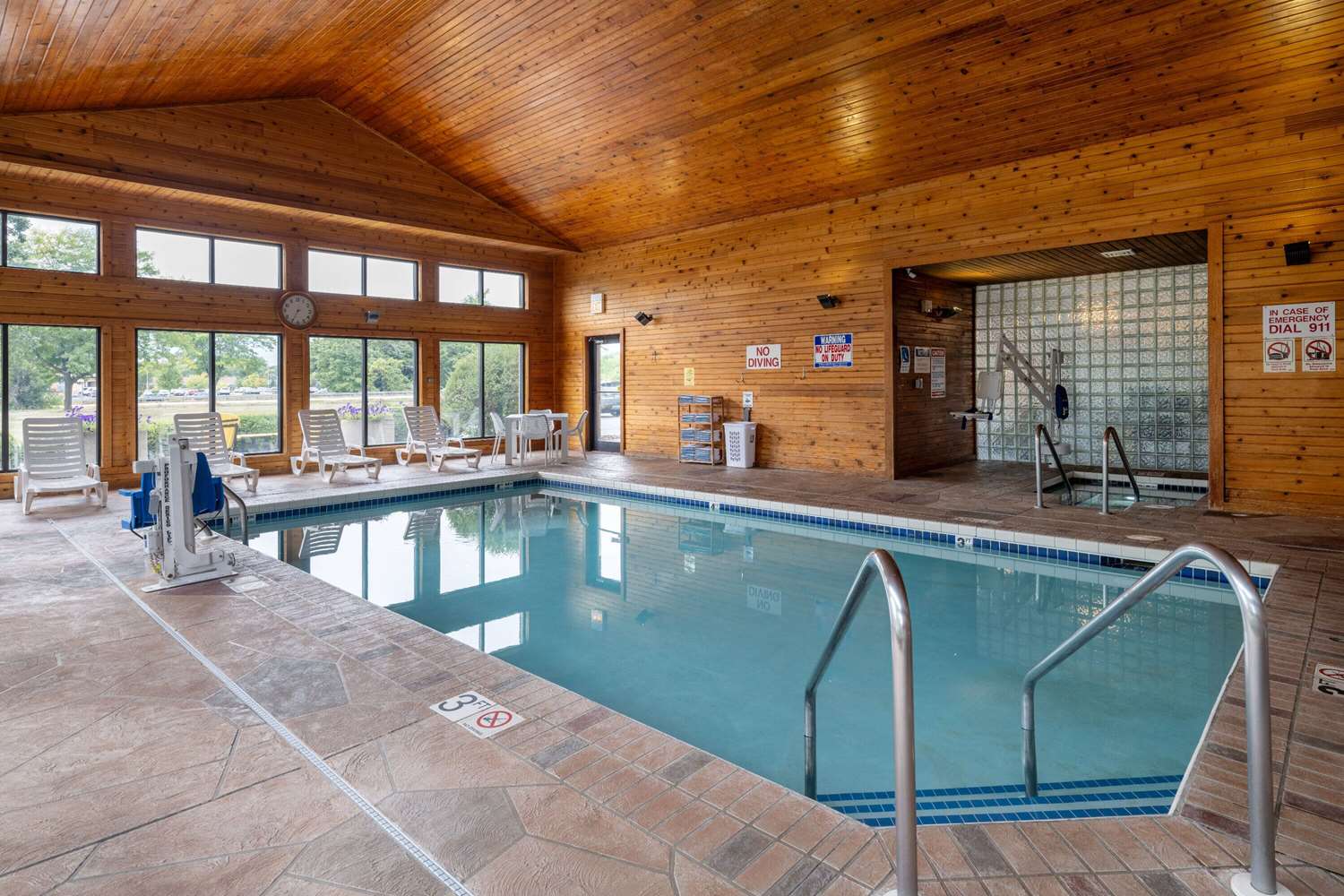 Days Inn & Suites by Wyndham Madison 25/41