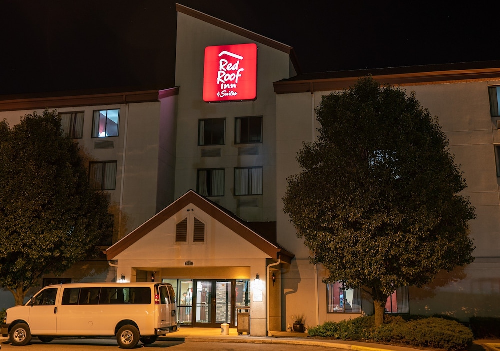 Red Roof Inn and Suites Indianapolis Airport photo1