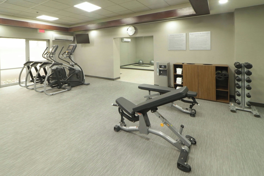 Courtyard By Marriott Monterrey Airport 25/50