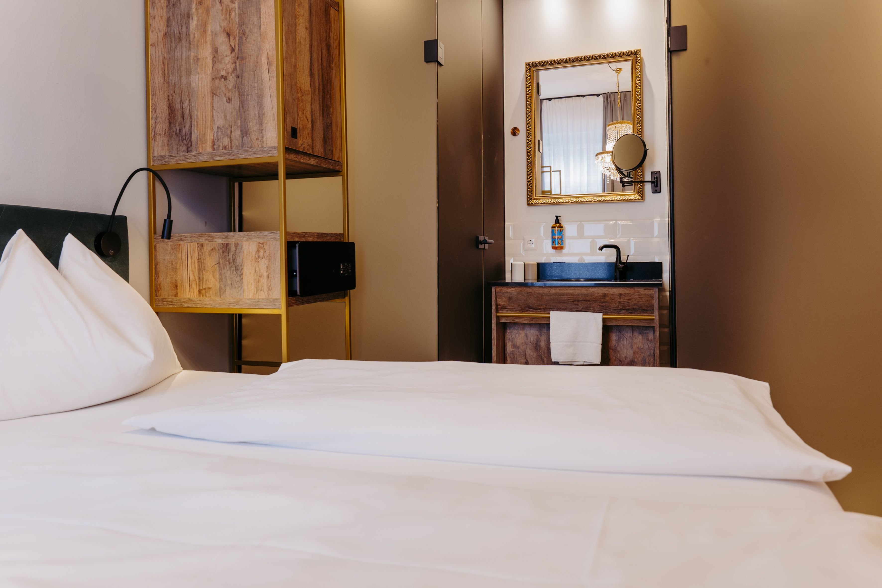Economy, Double Bed