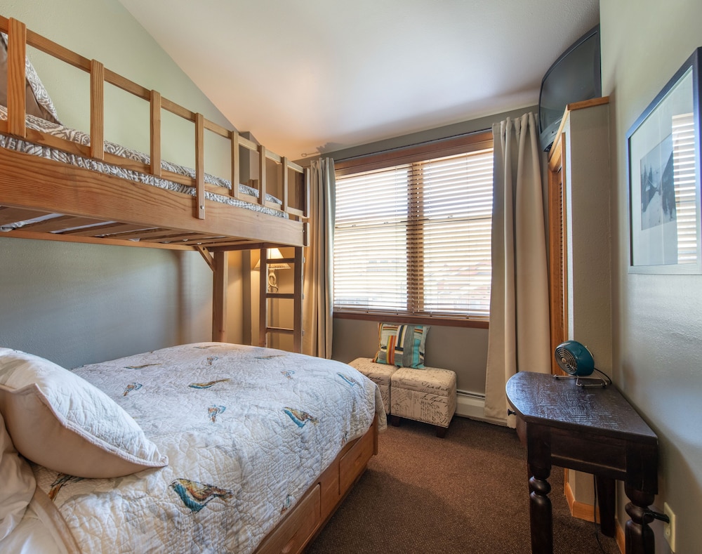 Zephyr Mountain Lodge 25/50