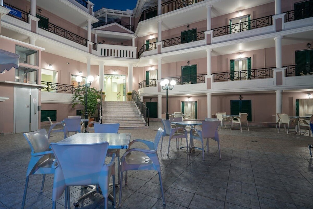 Alamis Apartments 38/50