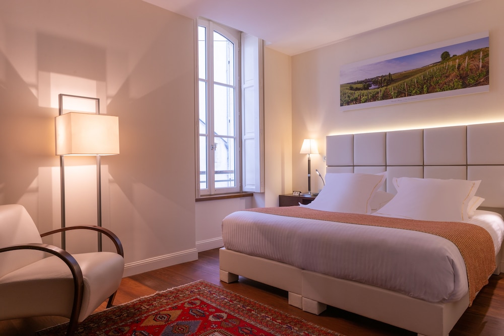 Carno, Suite, King Bed, Sofa