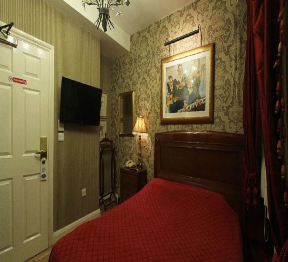 Opulence Centra London Hotel 25/75