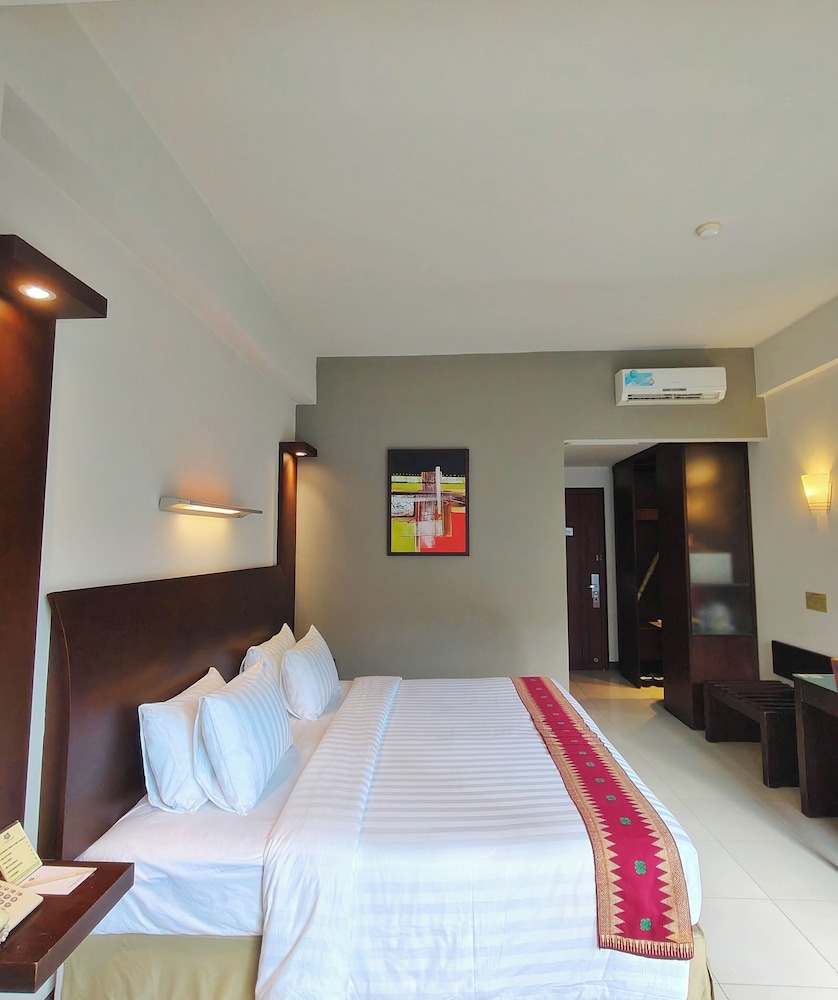 Deluxe, King Bed
