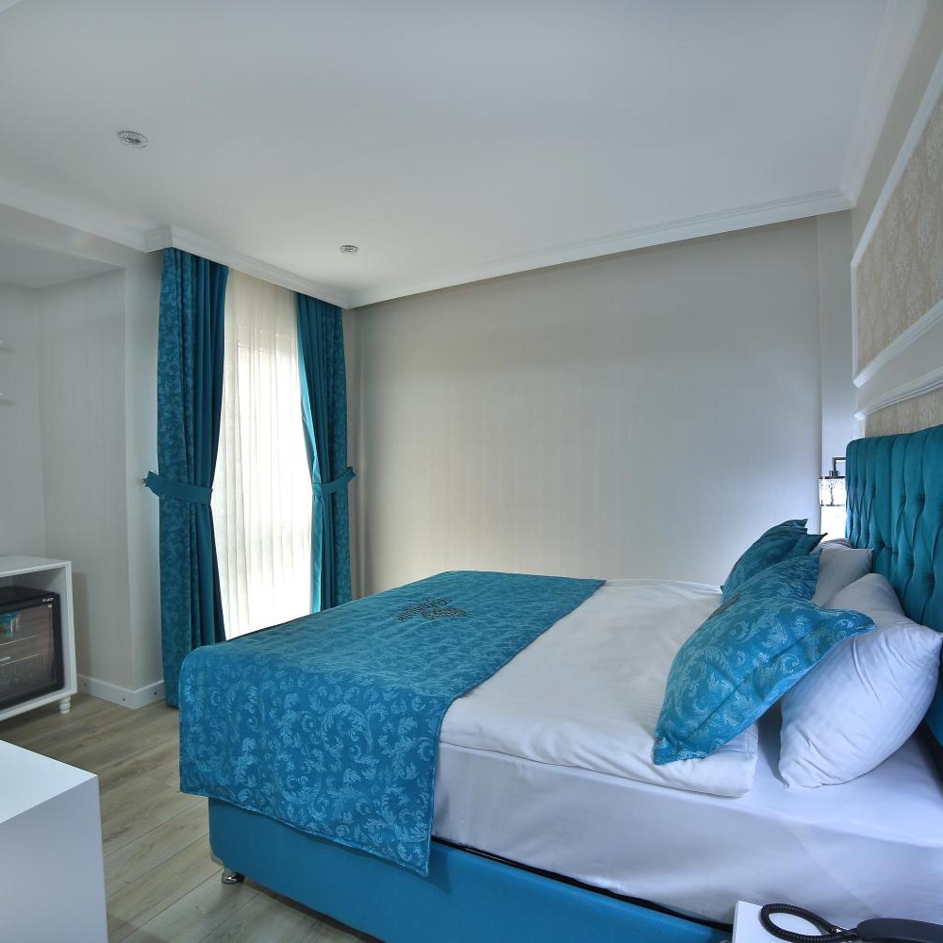 Standard, King Bed, City View