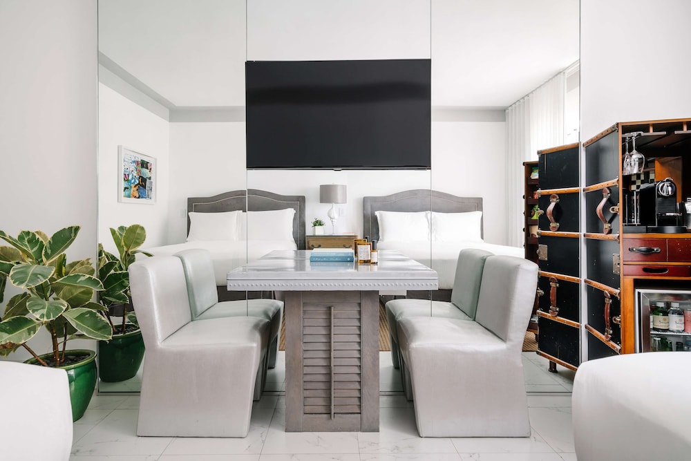 NAUTILUS SONESTA MIAMI BEACH 30/46
