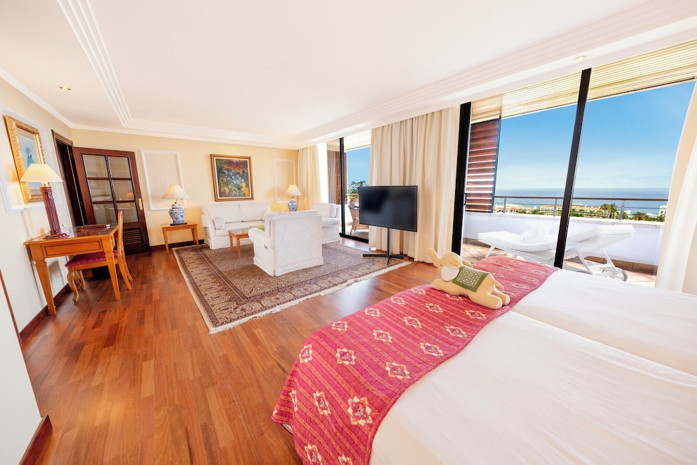 AMBASSADOR, JUNIOR SUITE, OCEAN VIEW