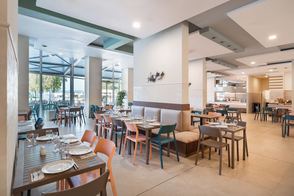 restaurant cafeteria