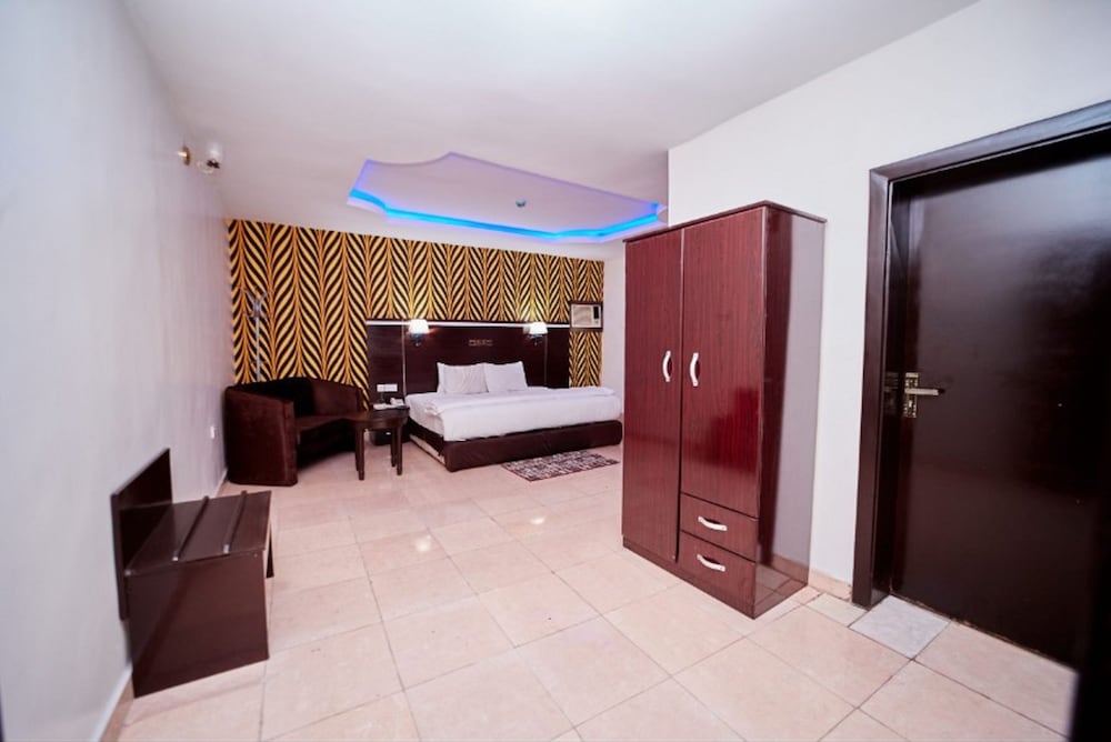 Eemjm Hotels And Suites Limited 5/42